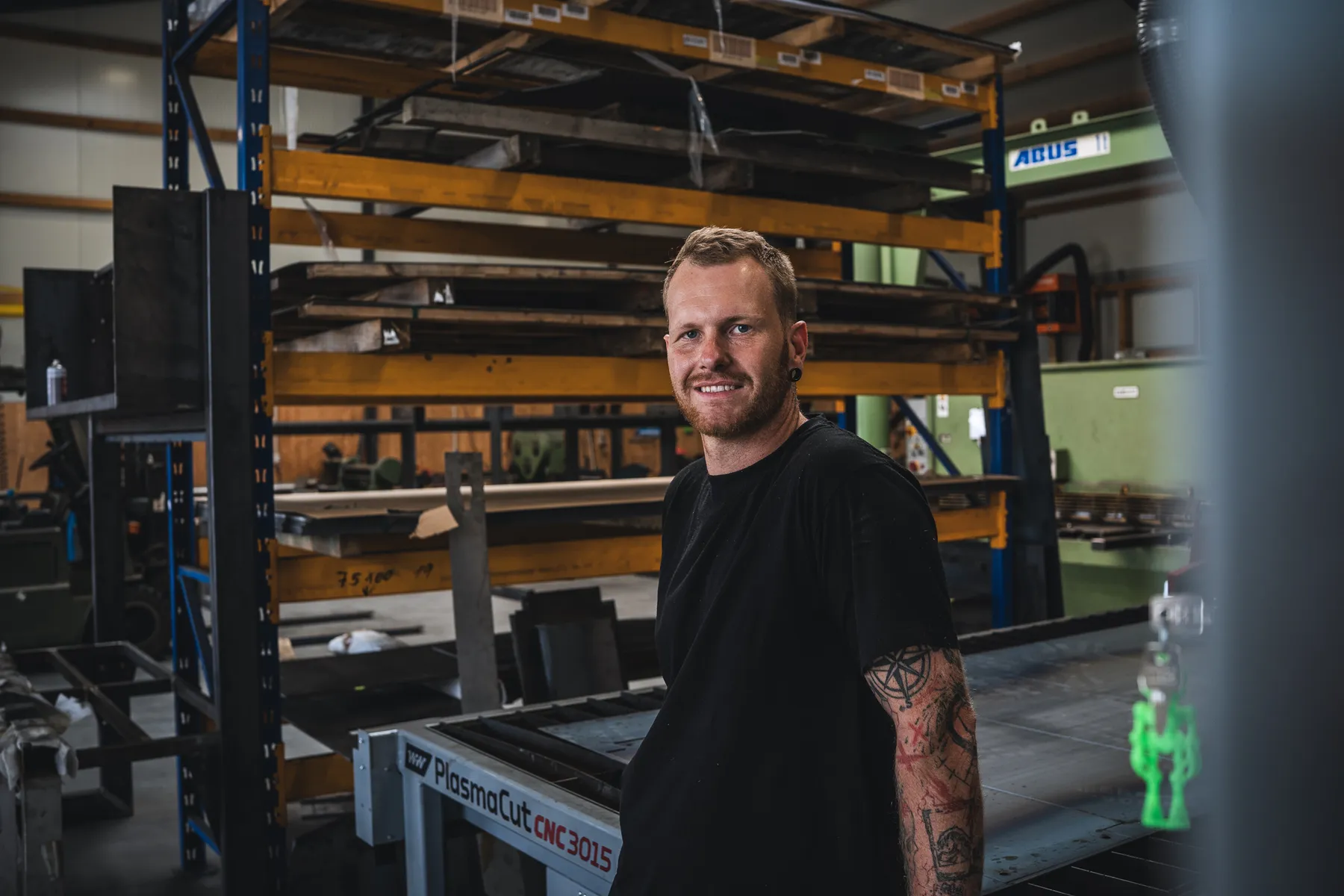 Florian Hennisge in der Metallbauwerkstatt in Schafflund