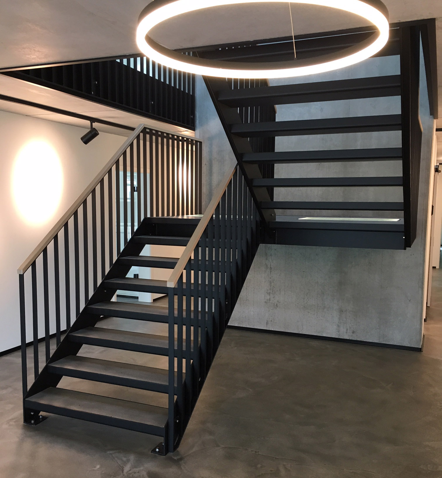 Team Metallbau Hennisge bei der Arbeit